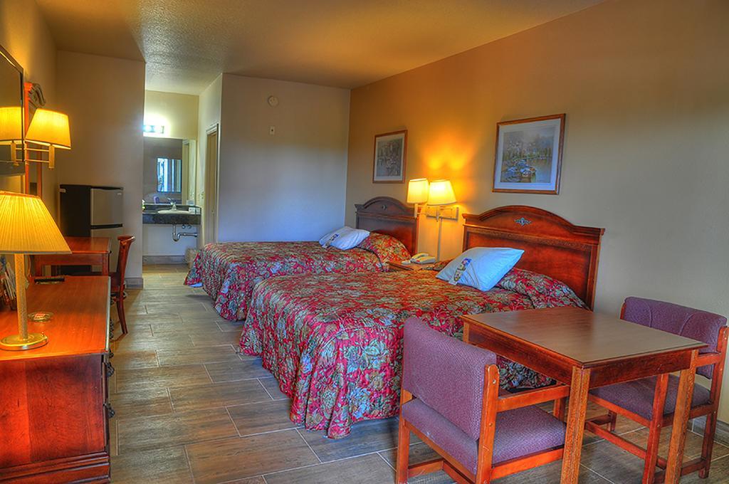 Lone Star Inn And Suites Victoria Dış mekan fotoğraf