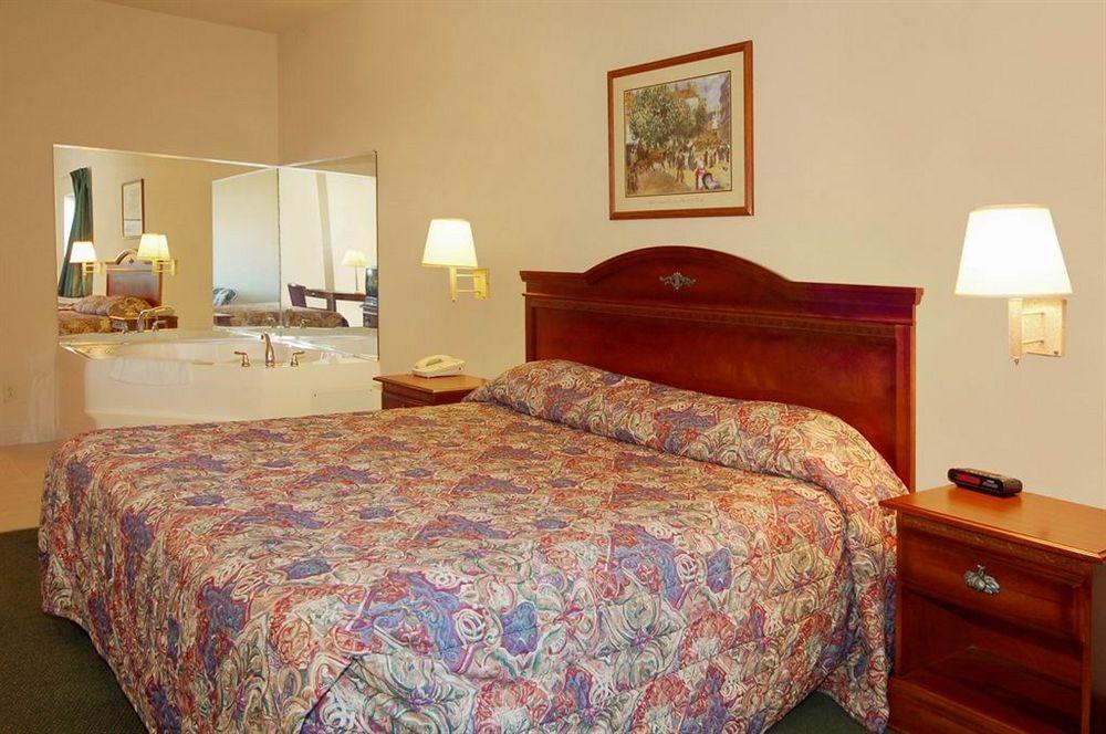 Lone Star Inn And Suites Victoria Dış mekan fotoğraf